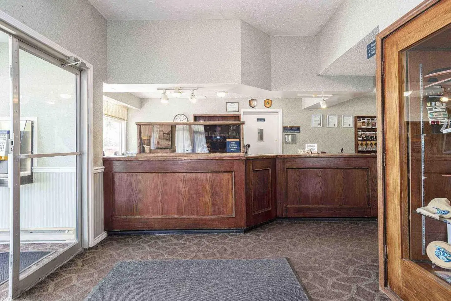 Sandman Inn McBride LOUNGE_LOBBY
