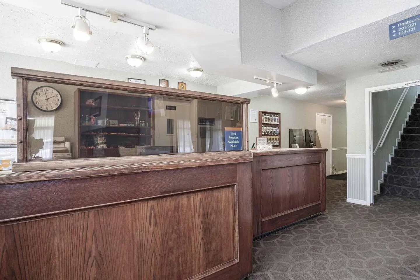 Sandman Inn McBride LOUNGE_LOBBY