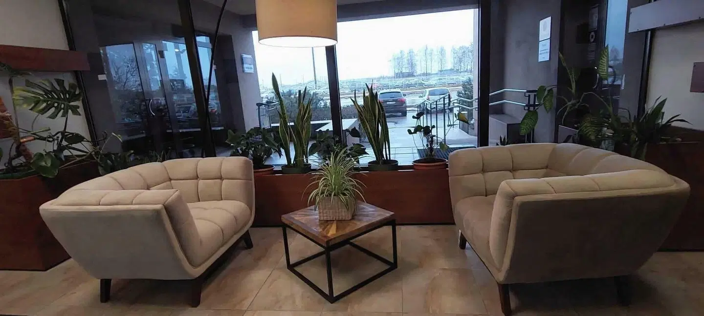 Sky High Hotel Airport LOUNGE_LOBBY