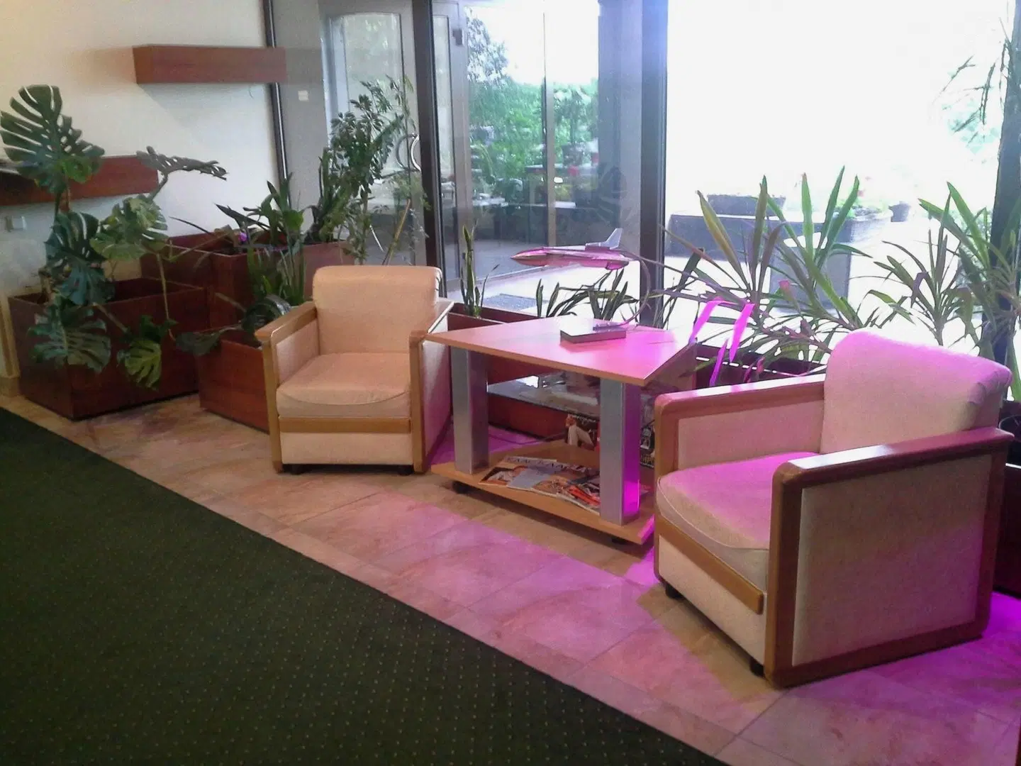 Sky High Hotel Airport LOUNGE_LOBBY