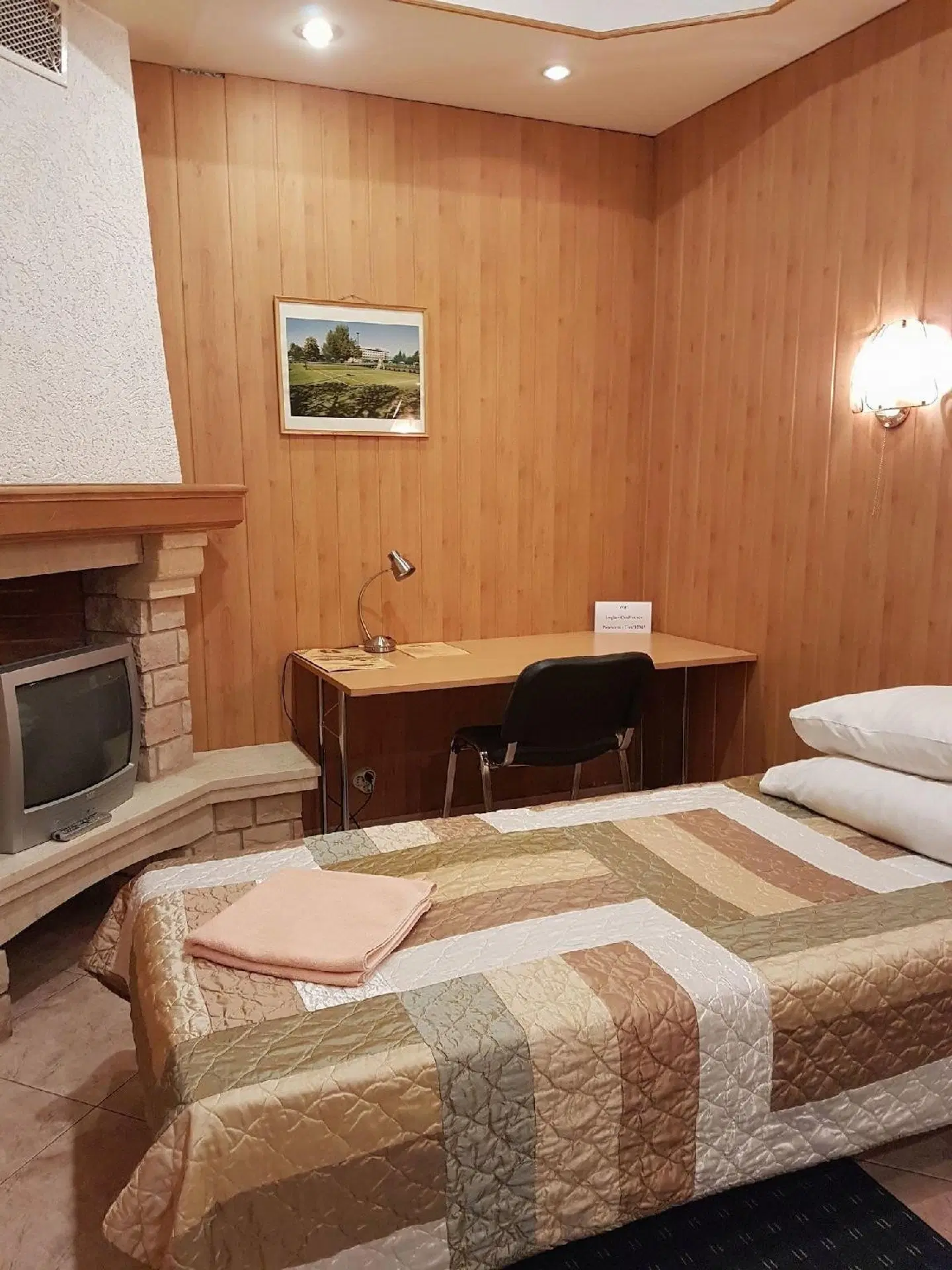 Sky High Hotel Airport ROOM_EXAMPLE