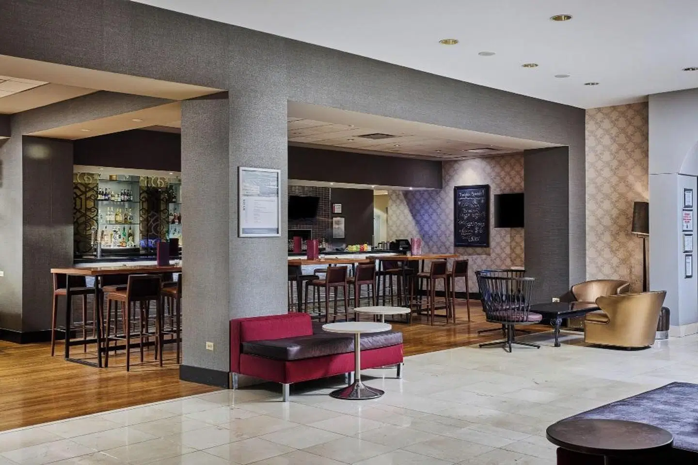 Renaissance Chicago O'Hare Suites Hotel Bar