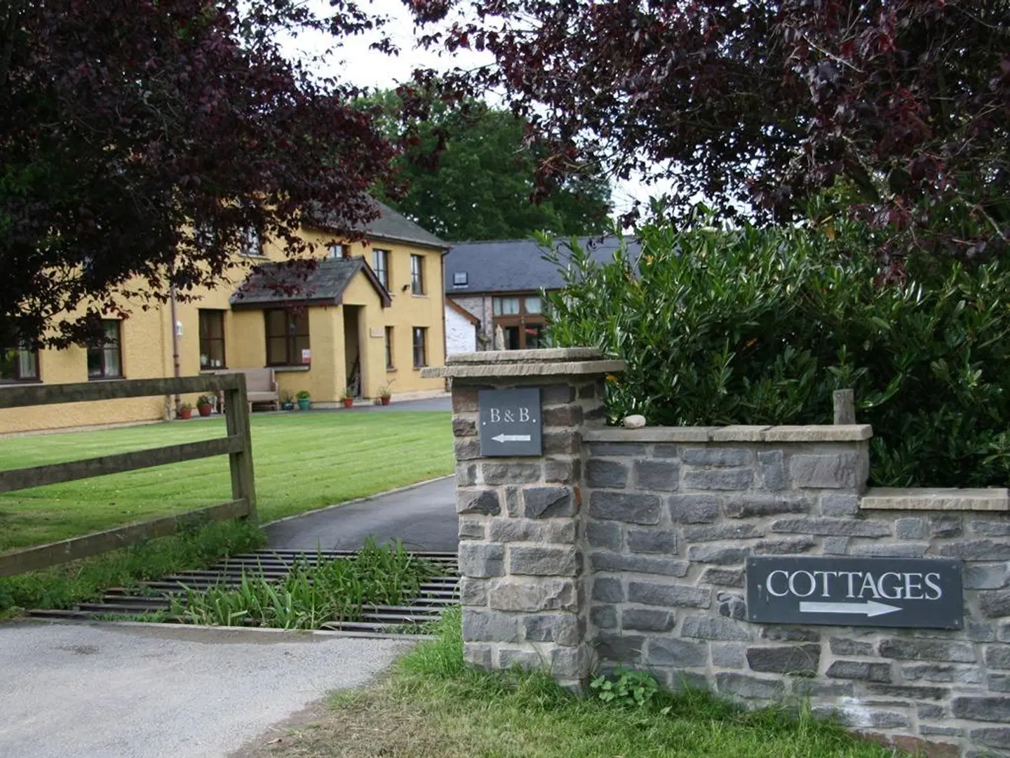 Pwllgwilym Holiday Cottages Garten