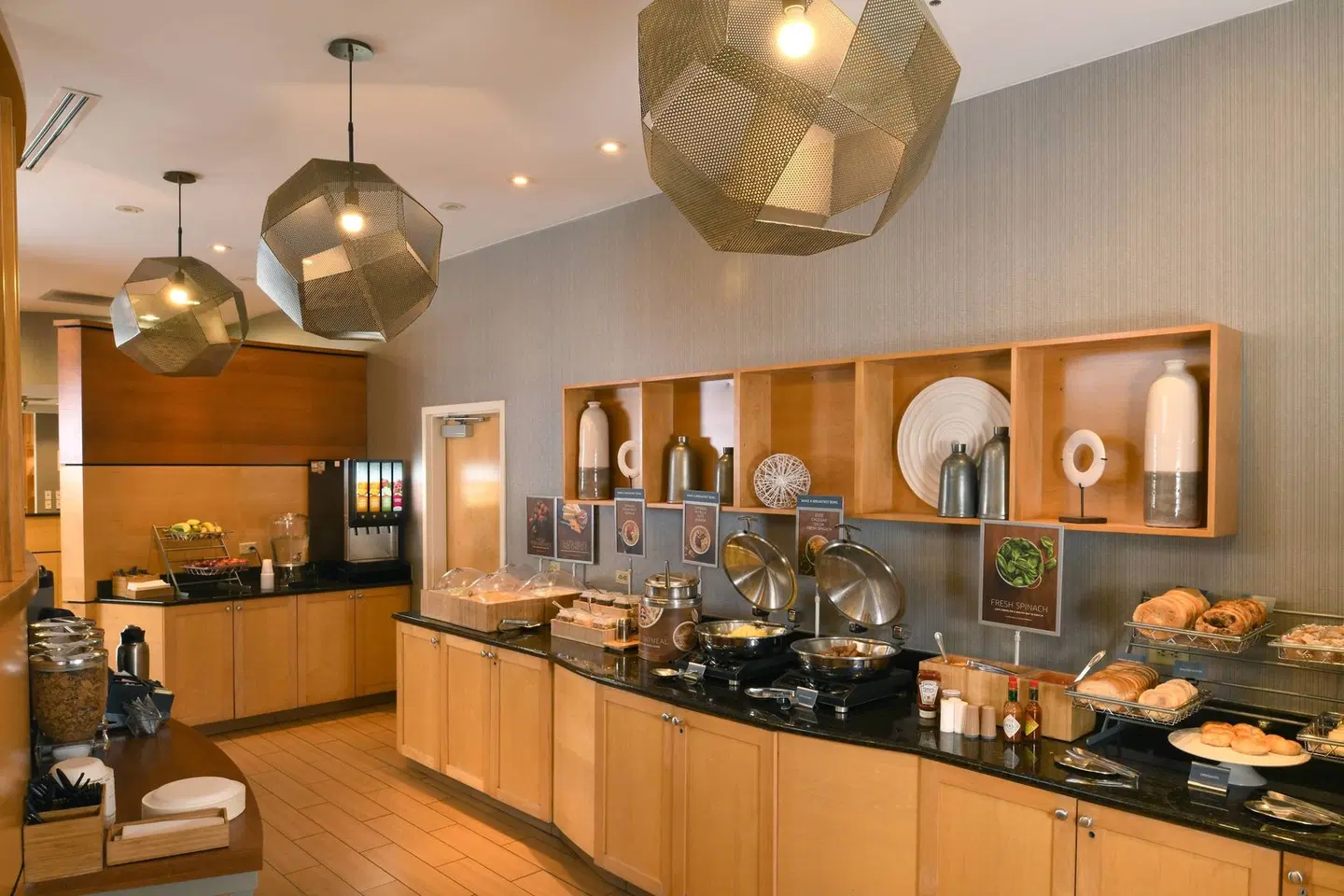 SpringHill Suites by Marriott Des Moines West Bar