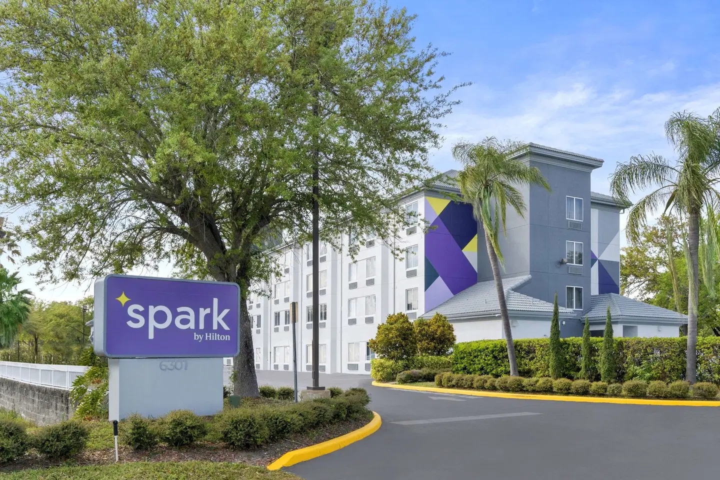 Spark by Hilton Orlando near SeaWorld EXTERIOR