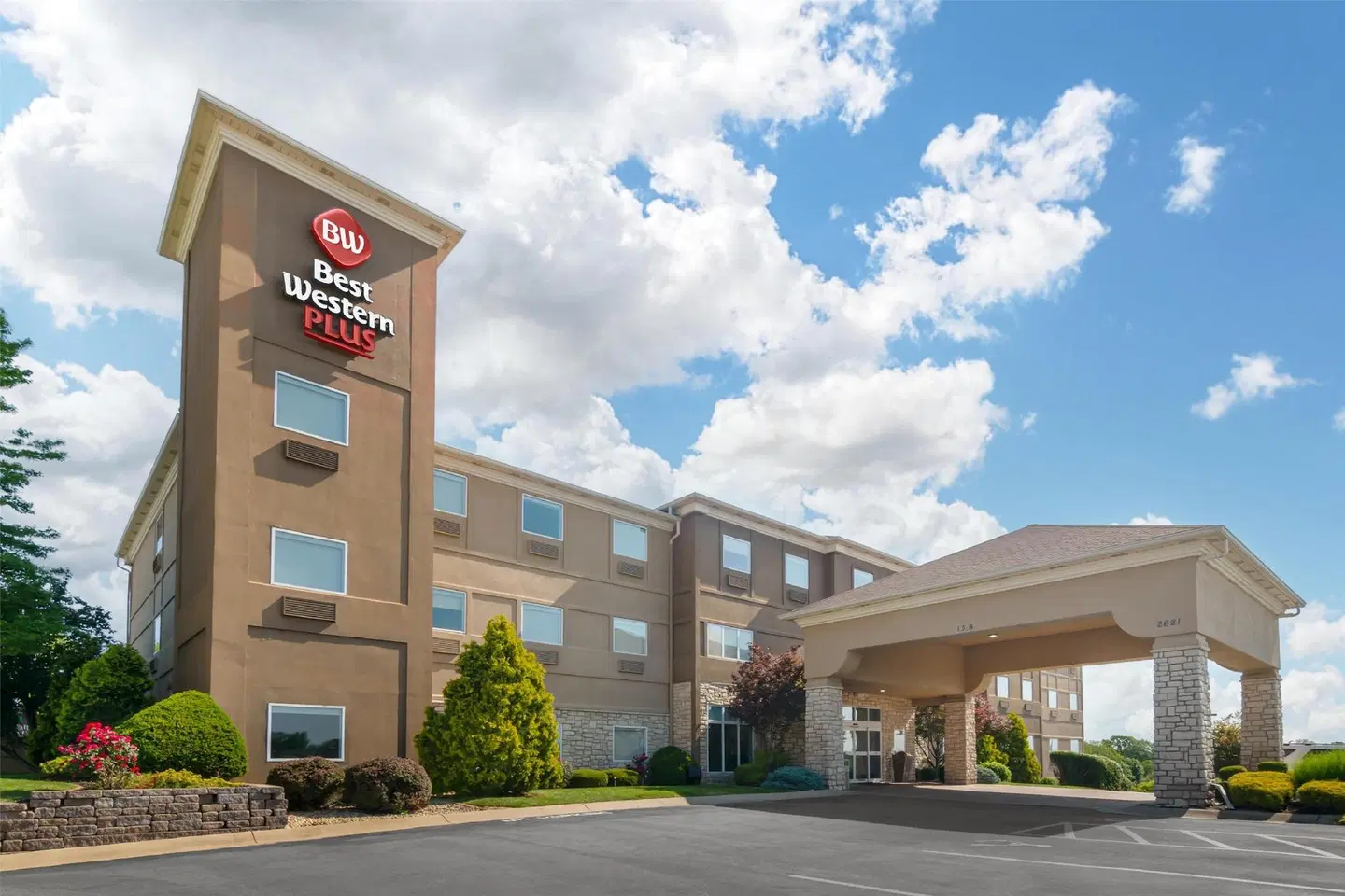 Best Western Plus Washington Hotel EXTERIOR