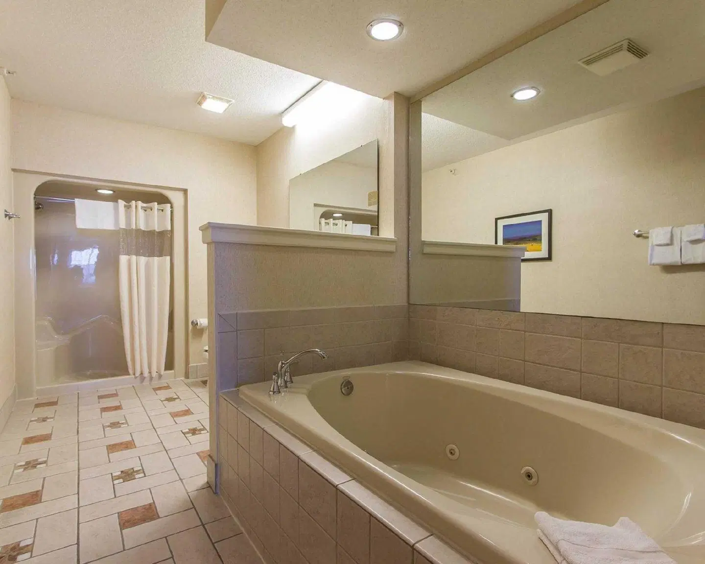 Revel Hotel Des Moines Urbandale, Tapestry Collection by Hilton Badezimmer