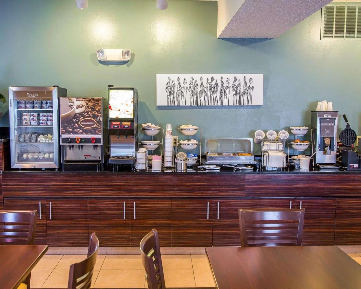 Sleep Inn and Suites Davenport Bar