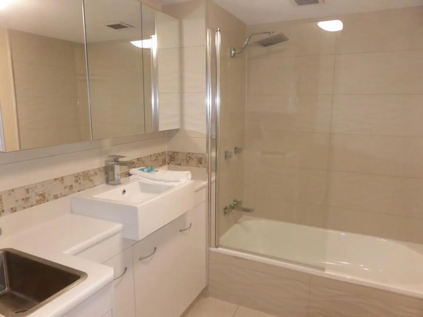 The Hill Apartments Currumbin Beach Badezimmer