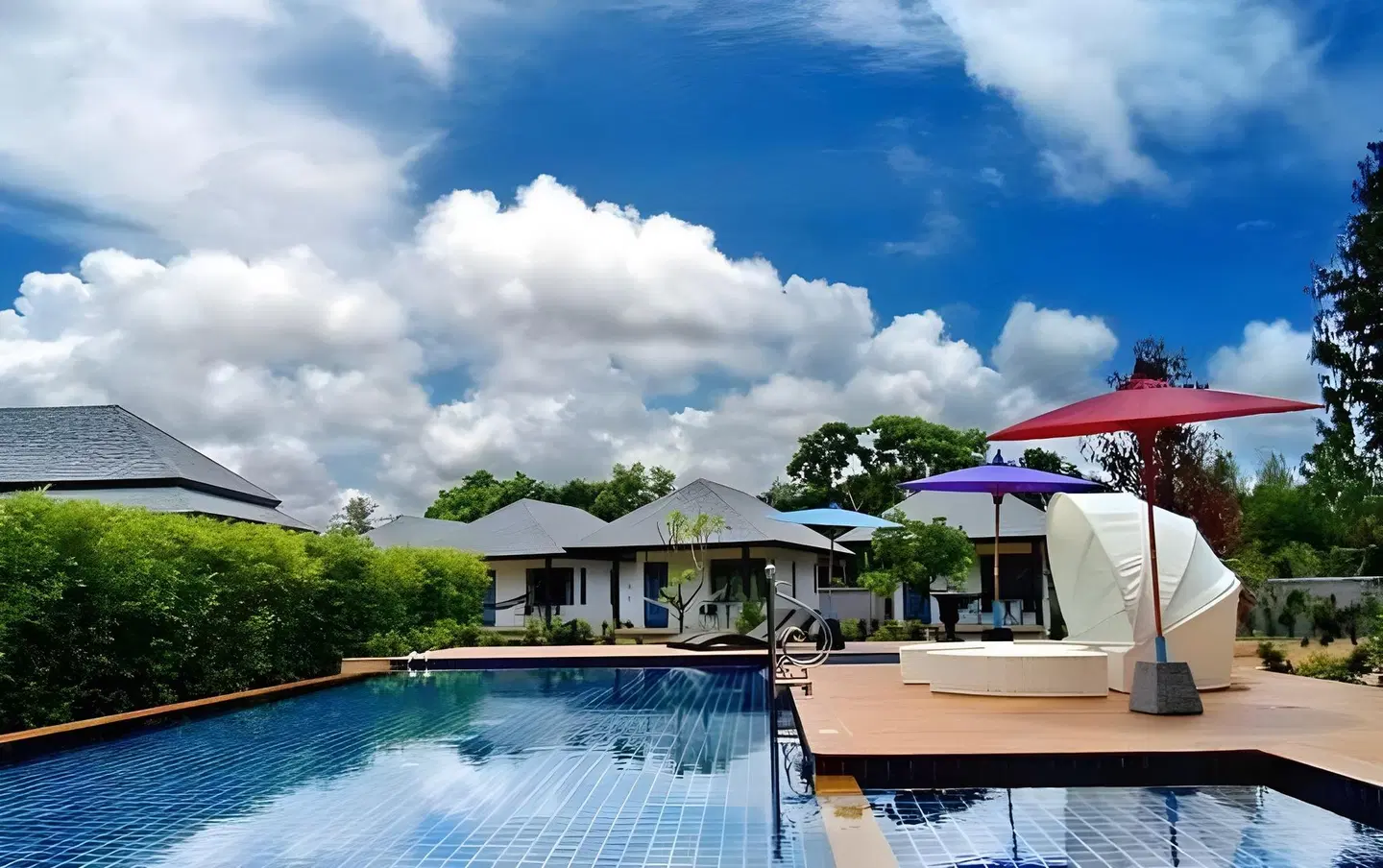 Perennial Resort OUTDOOR_POOL