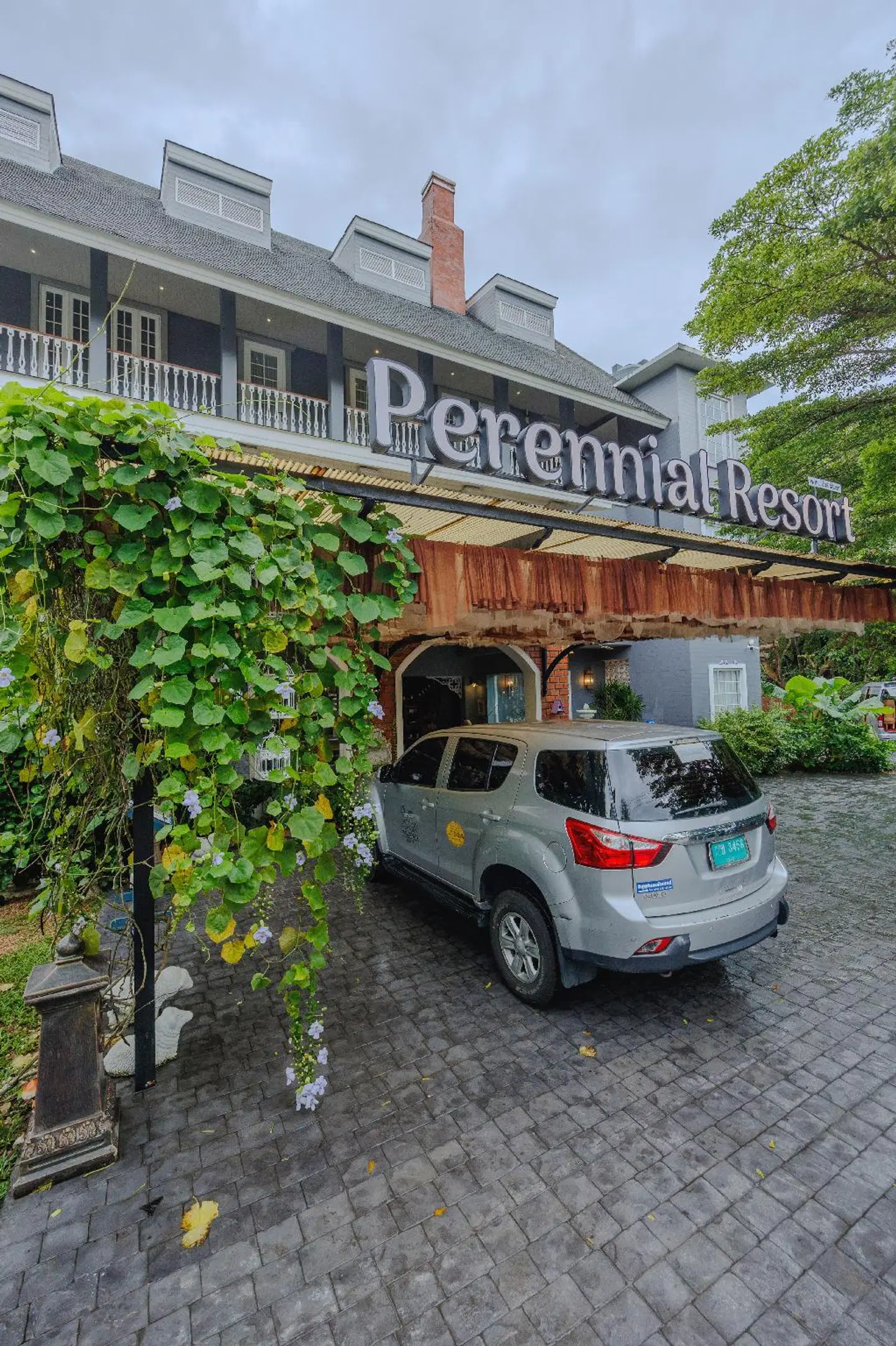Perennial Resort EXTERIOR