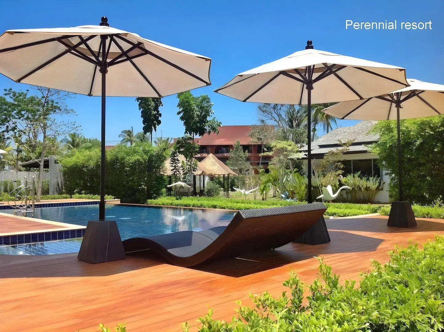 Perennial Resort OUTDOOR_POOL