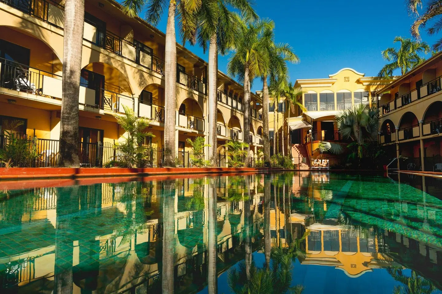 Palm Royale Cairns EXTERIOR