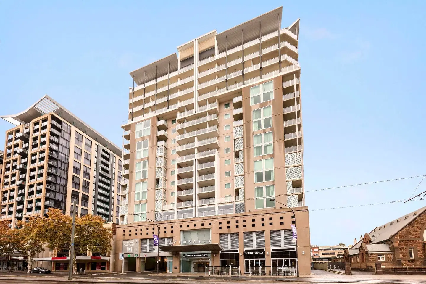 Oaks Adelaide Embassy Suites EXTERIOR