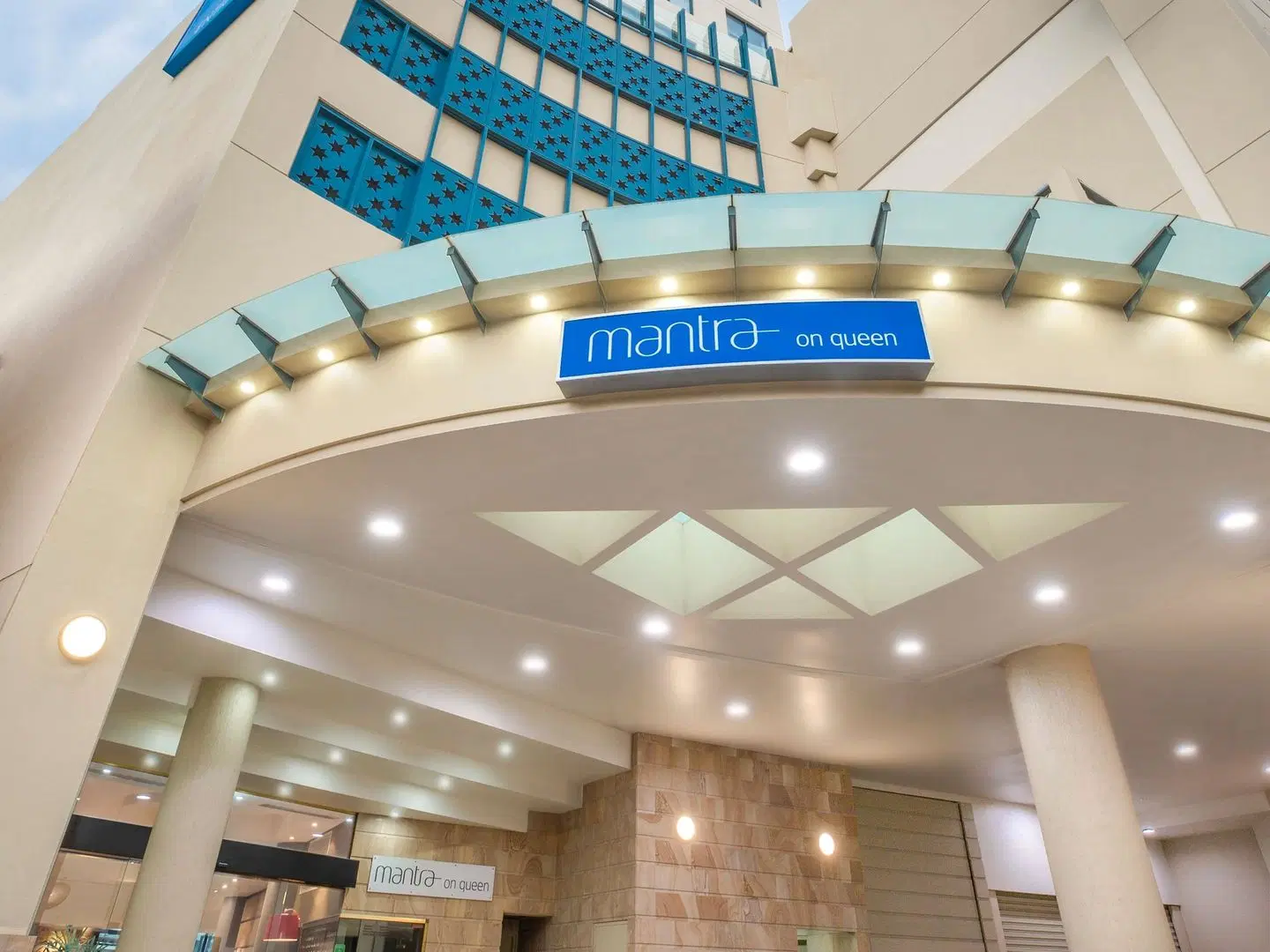 Mantra on Queen LOUNGE_LOBBY