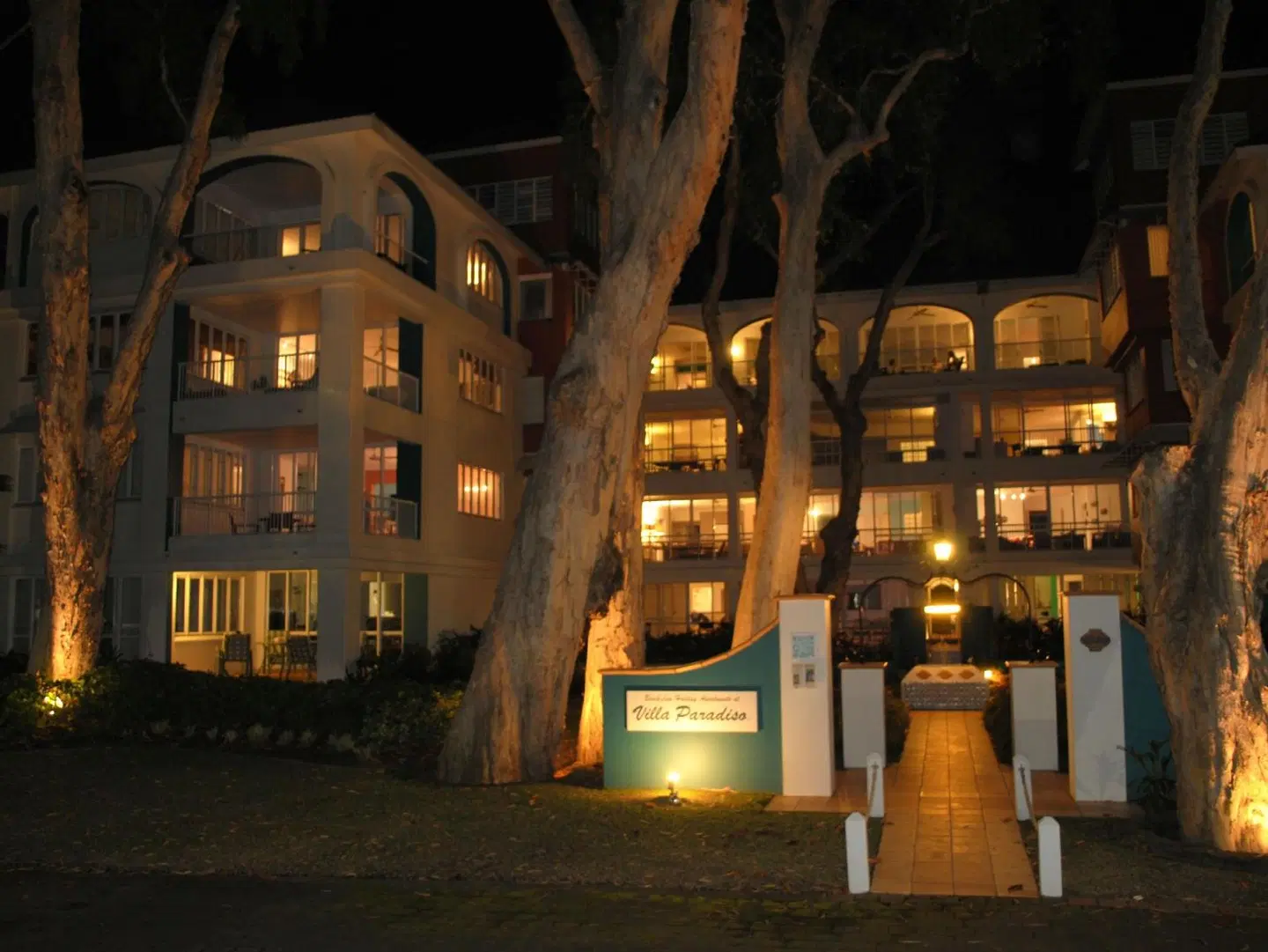 BeachView Apartments at Villa Paradiso EXTERIOR