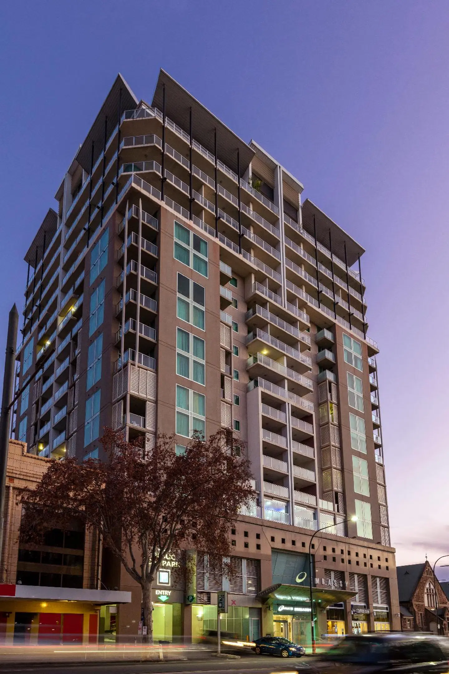 Oaks Adelaide Embassy Suites EXTERIOR