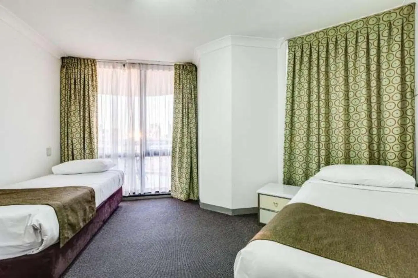Central Hillcrest Apartments ROOM_EXAMPLE