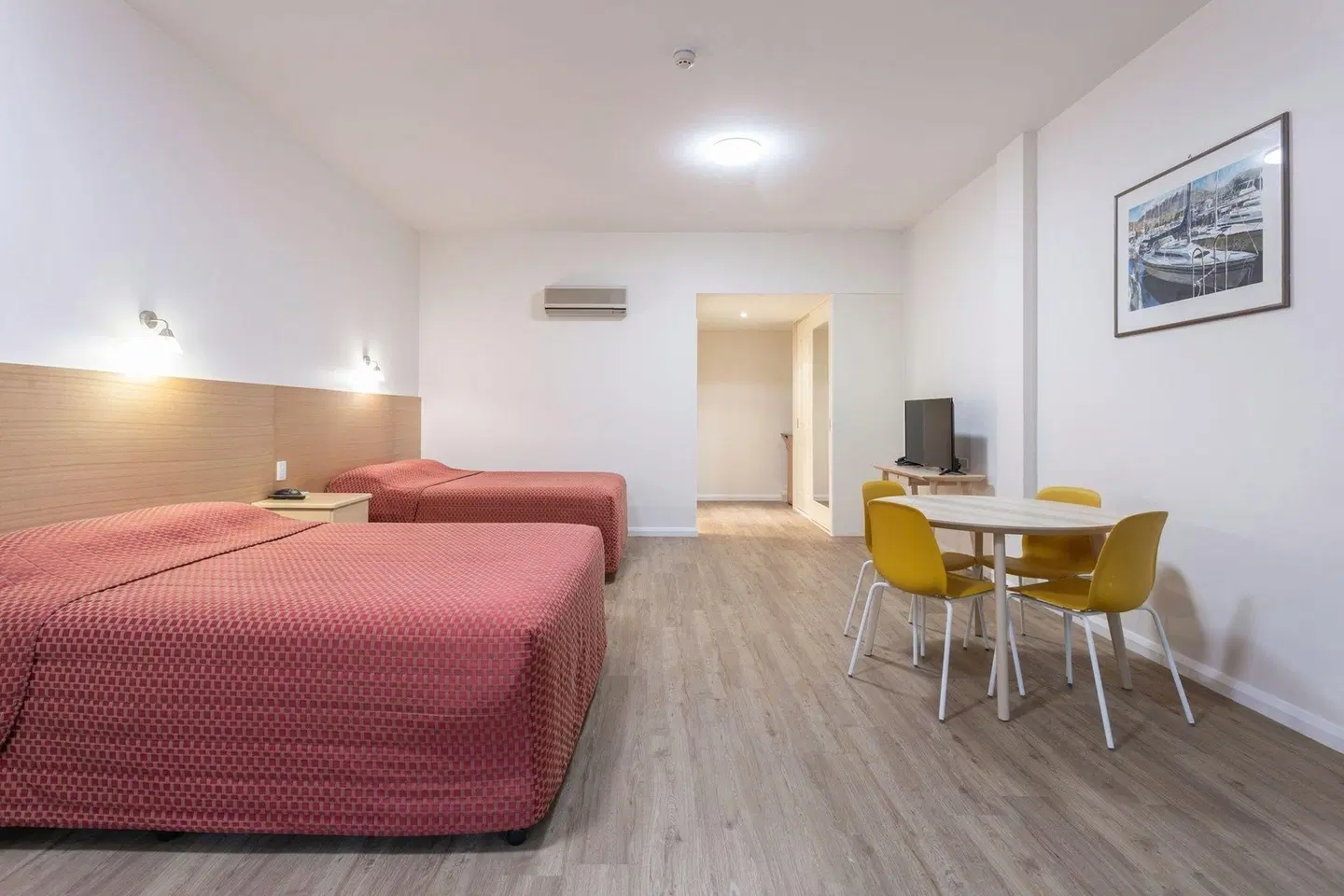 Mayfair Plaza Motel ROOM_EXAMPLE