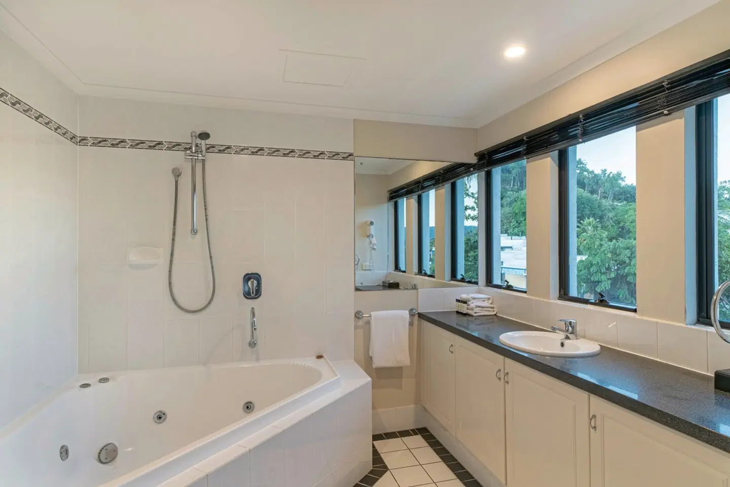 Regal Port Douglas Badezimmer