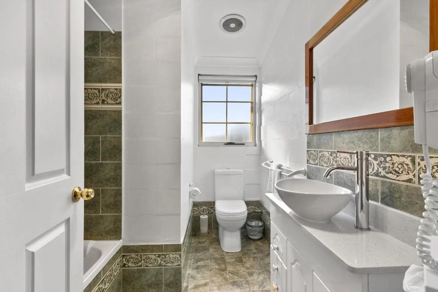 Swansea Cottages and Motel Suites Badezimmer