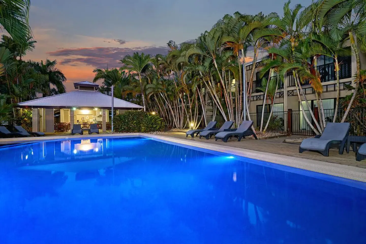 Comfort Inn & Suites Trinity Beach Club OUTDOOR_POOL