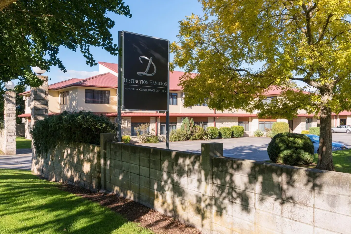 Distinction Hamilton Hotel & Conference Centre EXTERIOR