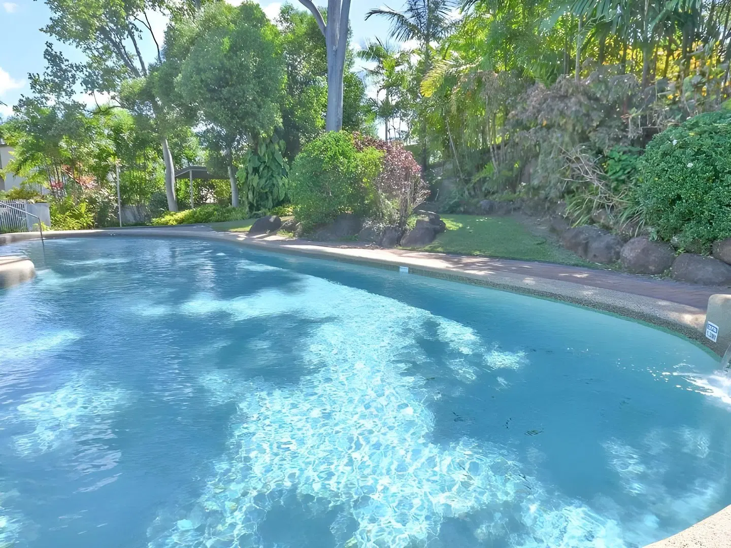 Beachfront Apartments on Trinity Beach OUTDOOR_POOL