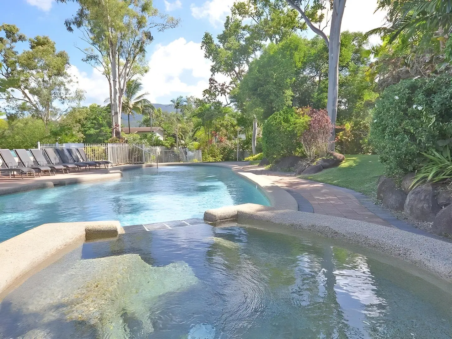Beachfront Apartments on Trinity Beach OUTDOOR_POOL