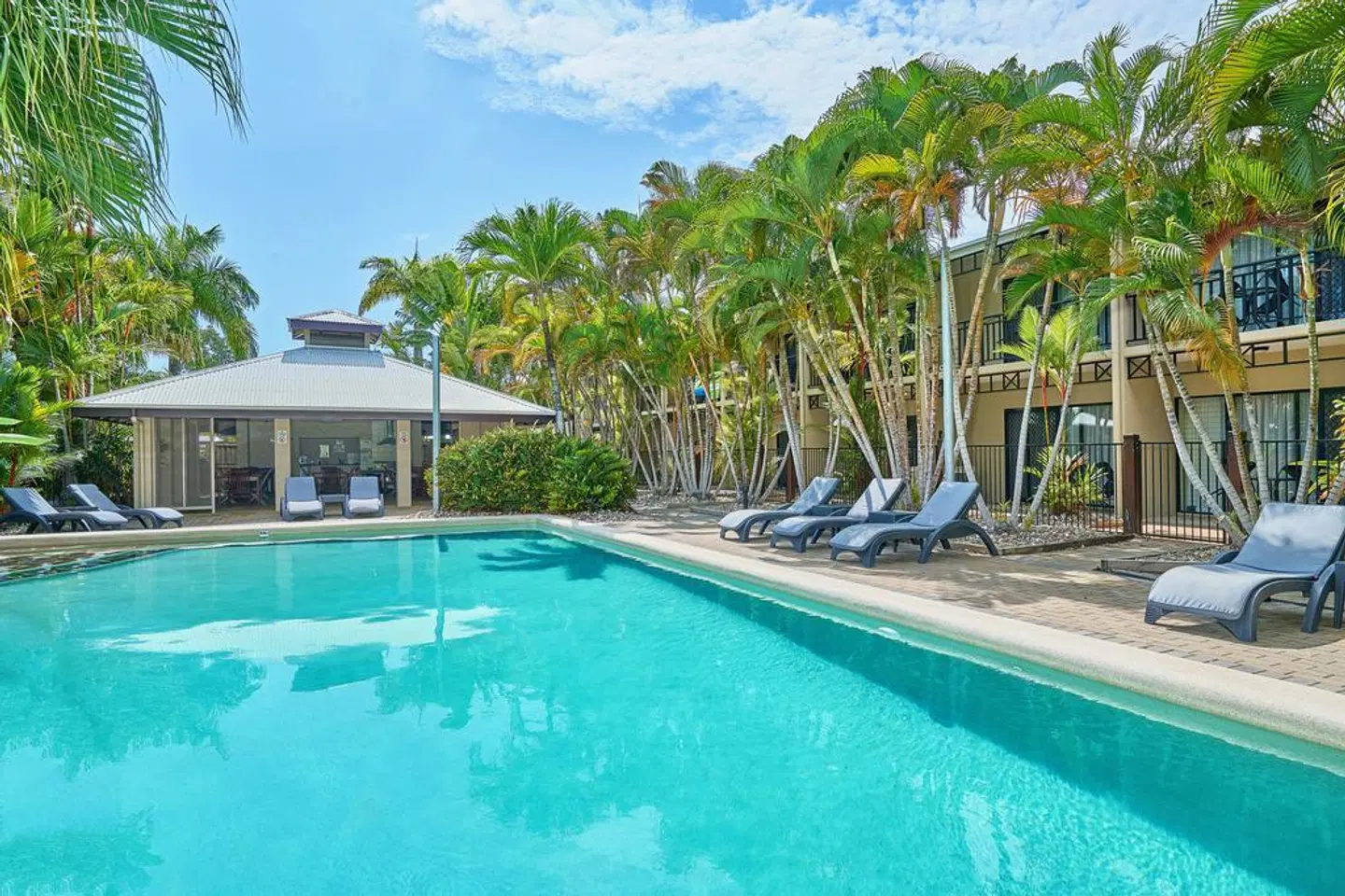 Comfort Inn & Suites Trinity Beach Club OUTDOOR_POOL