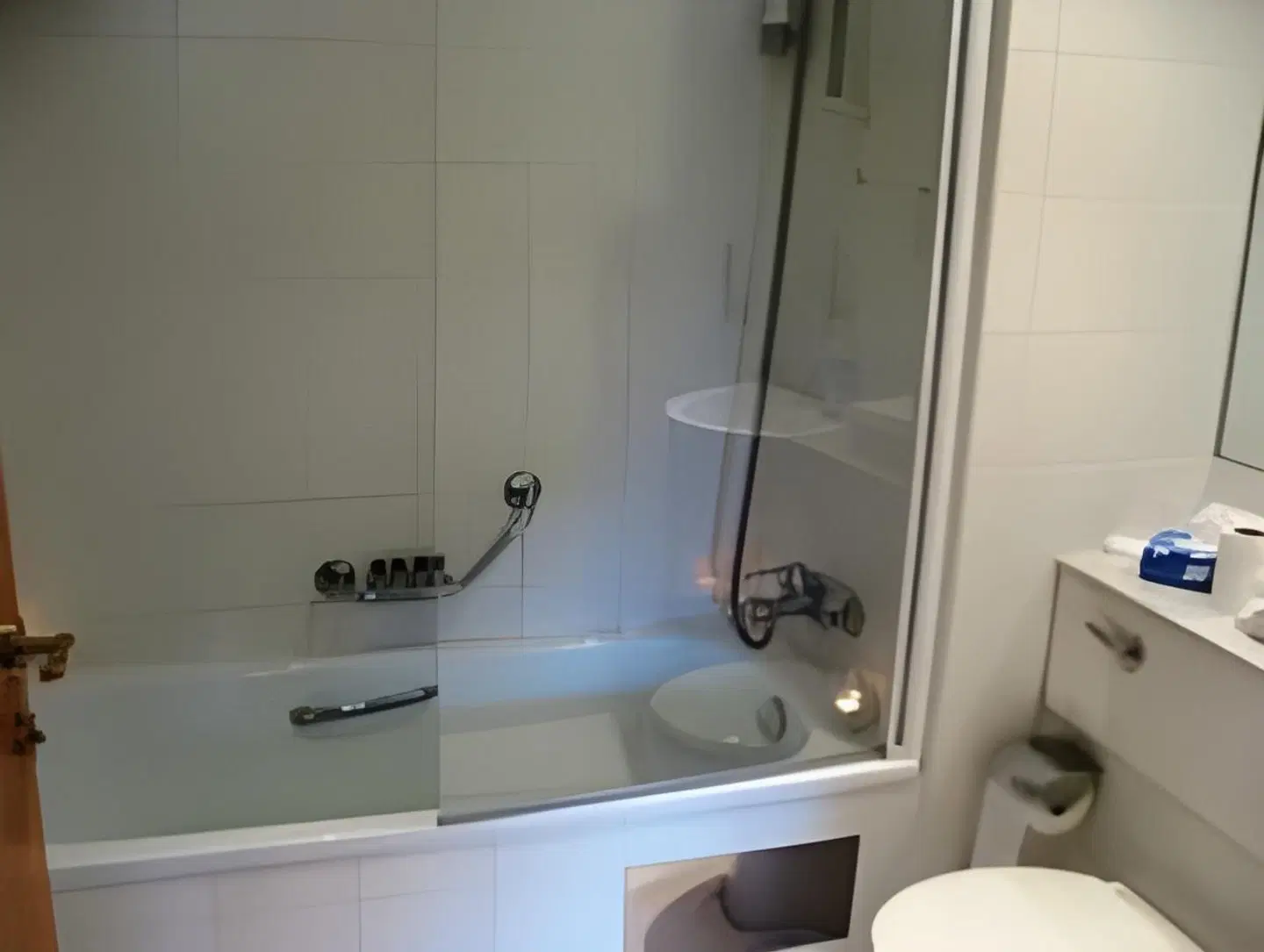 Riverside Hotel Badezimmer