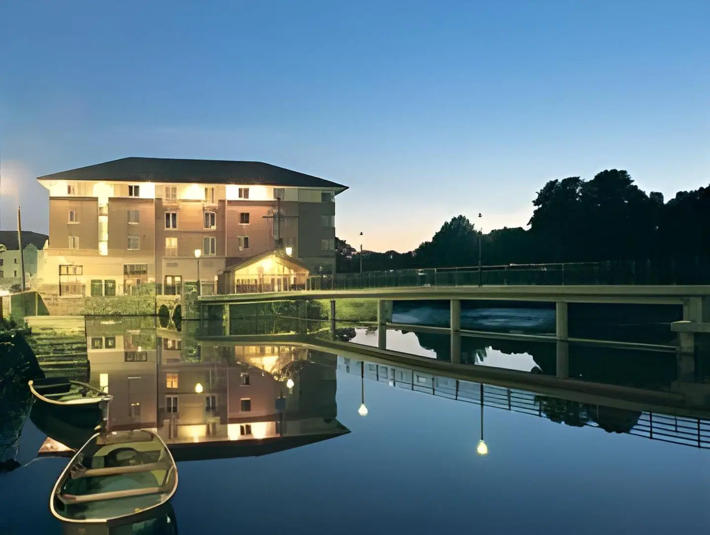 Riverside Hotel OUTDOOR_POOL
