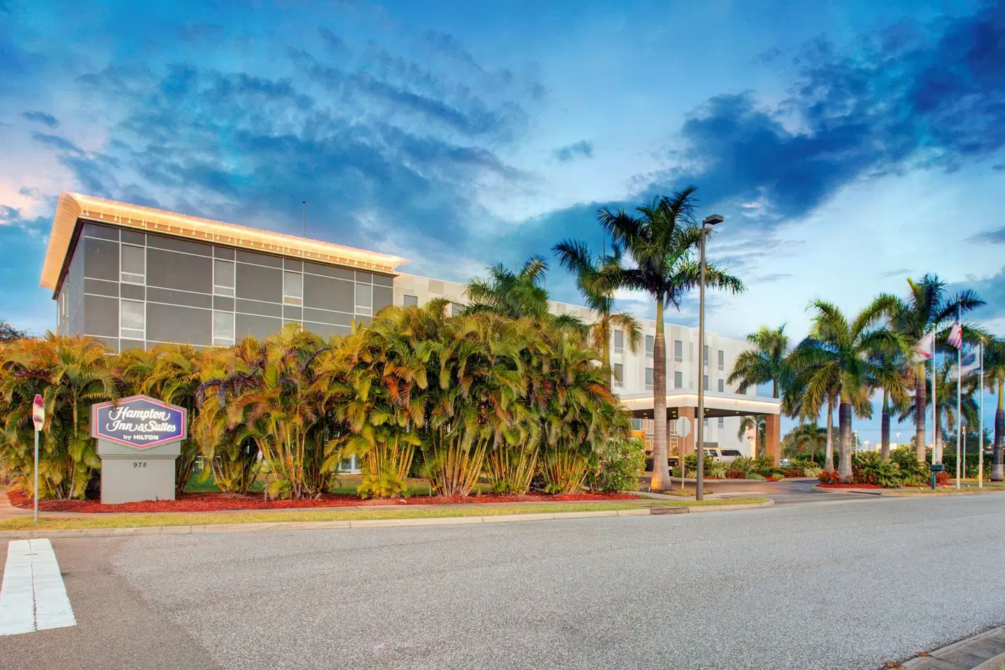 Hampton Inn & Suites Sarasota/Bradenton-Airport EXTERIOR