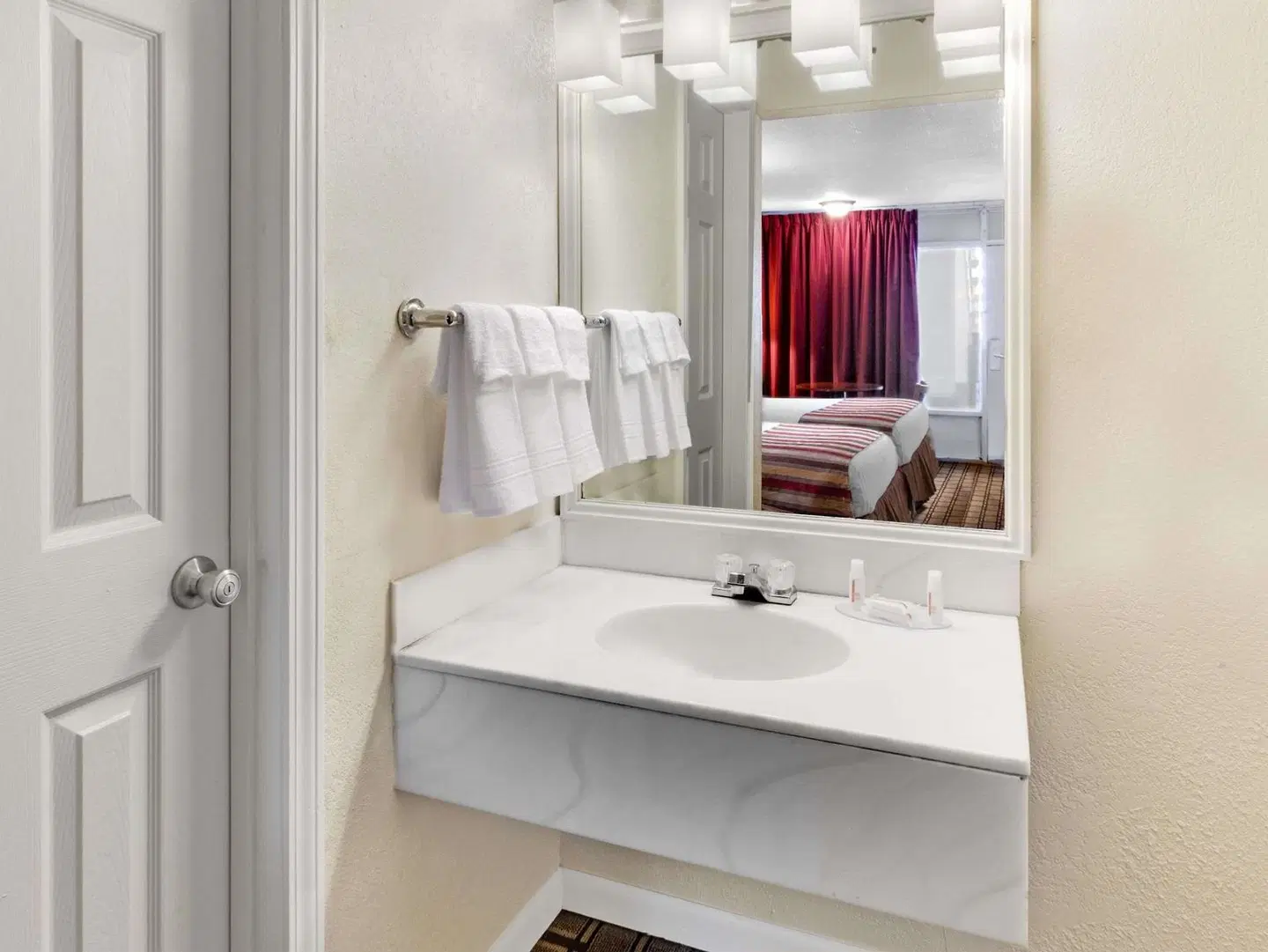 Days Inn by Wyndham Natchez Badezimmer