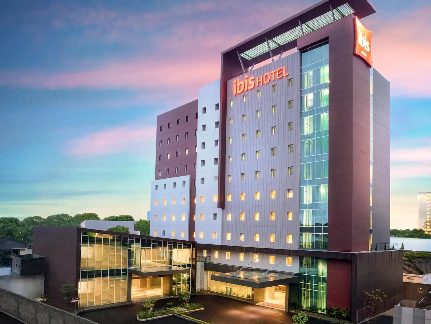ibis Makassar City Center EXTERIOR