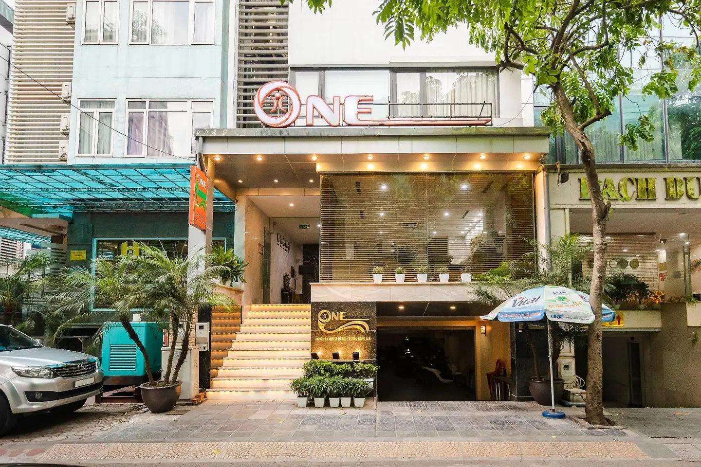 One Hotel EXTERIOR