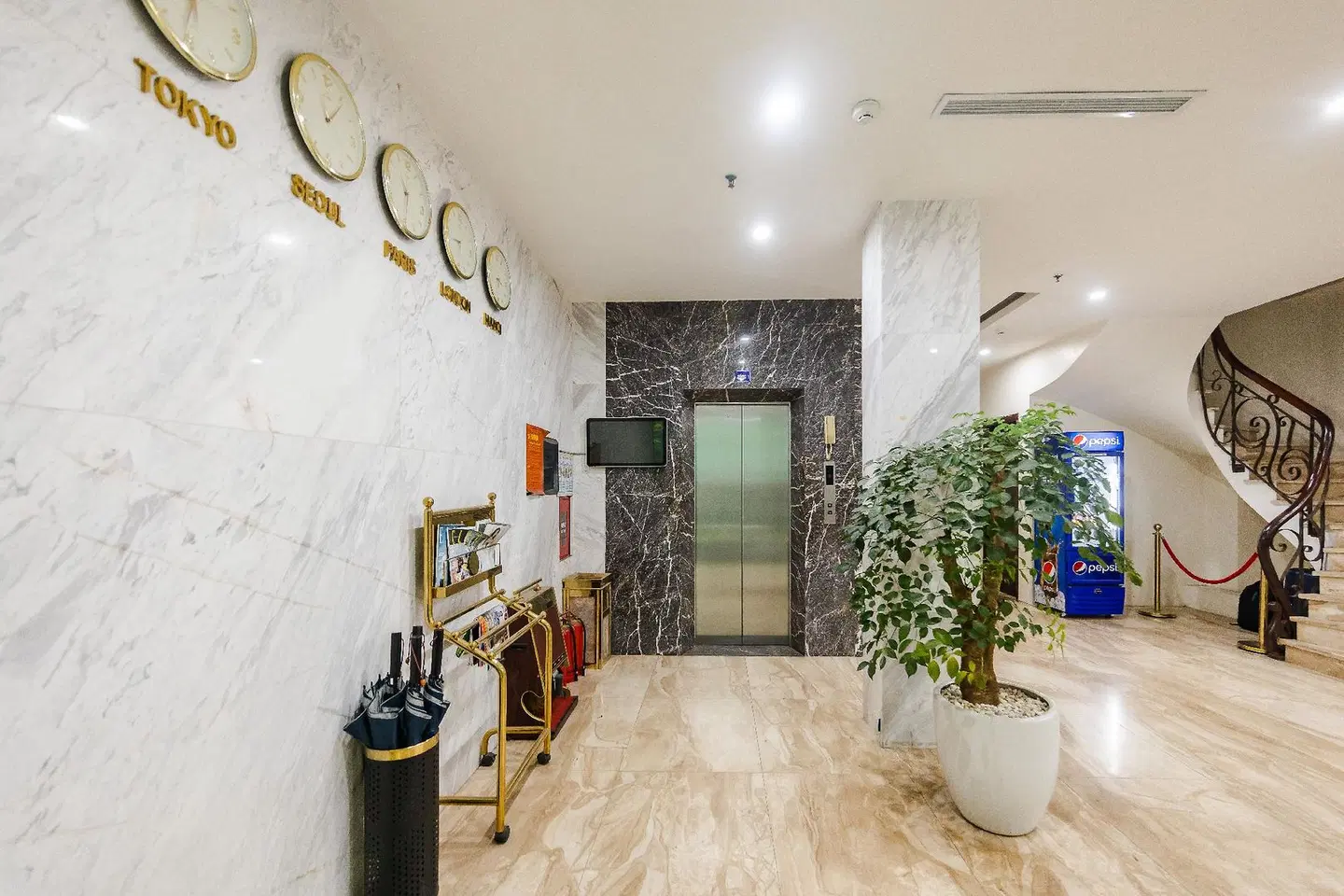 One Hotel LOUNGE_LOBBY
