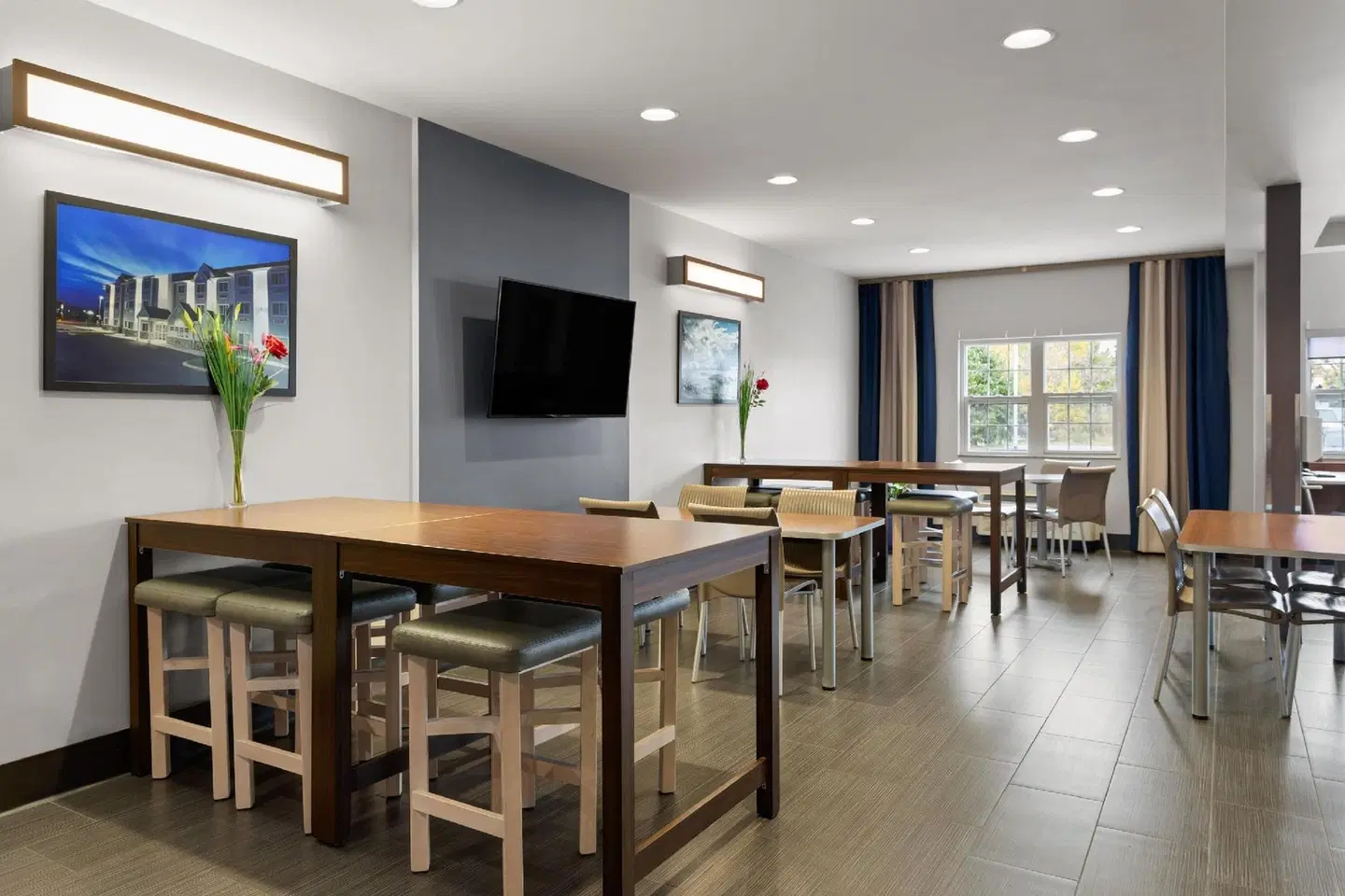 Microtel Inn & Suites by Wyndham Sault Ste. Marie Bar
