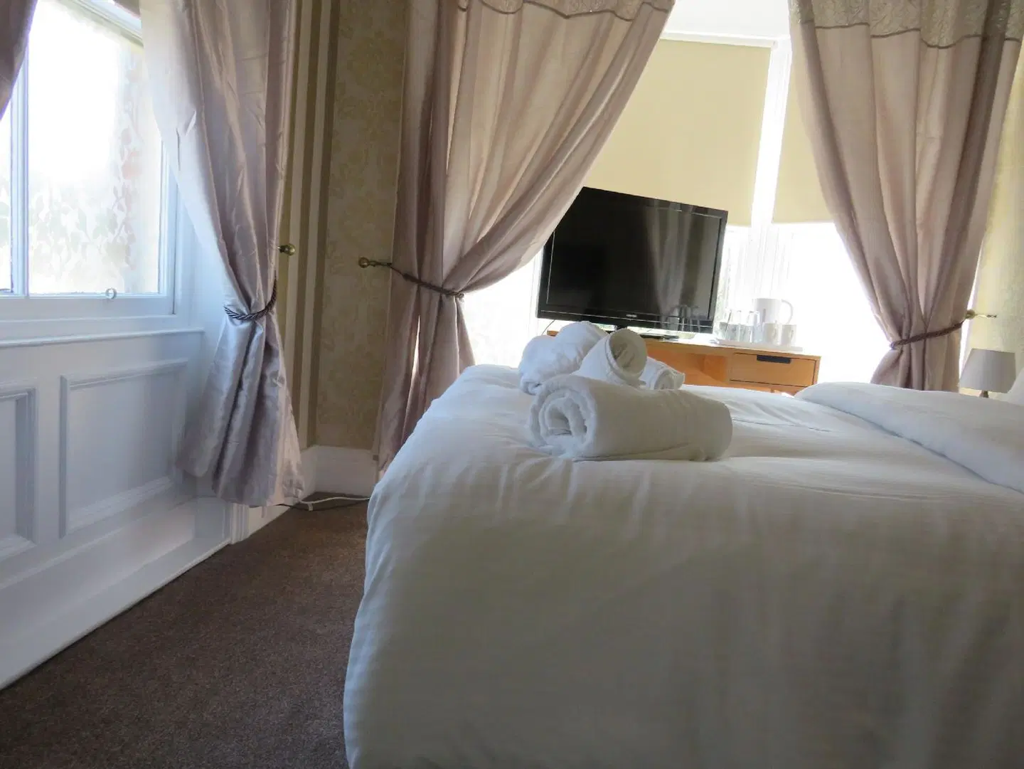 The Queens Arms Hotel ROOM_EXAMPLE