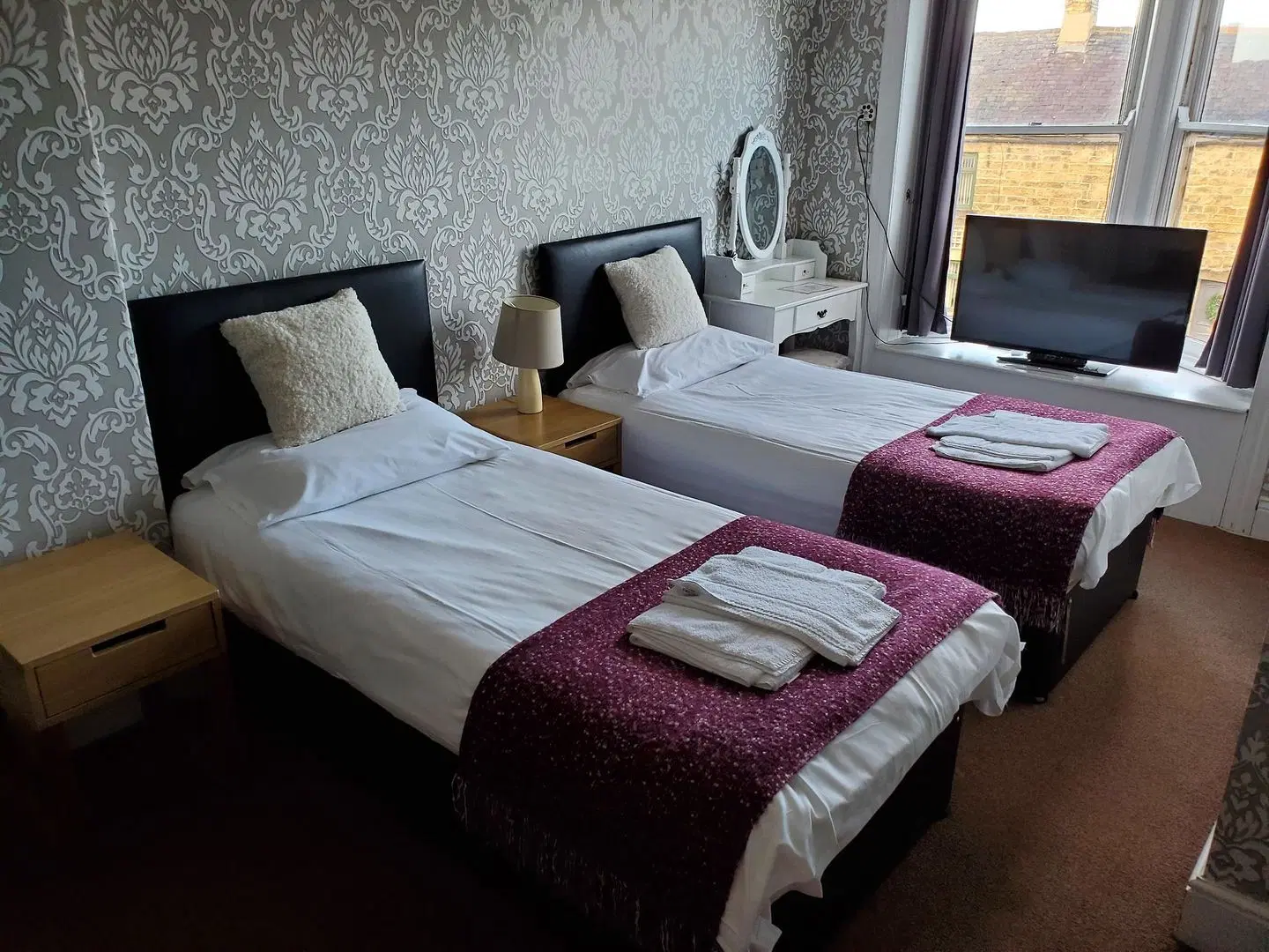 The Queens Arms Hotel ROOM_EXAMPLE