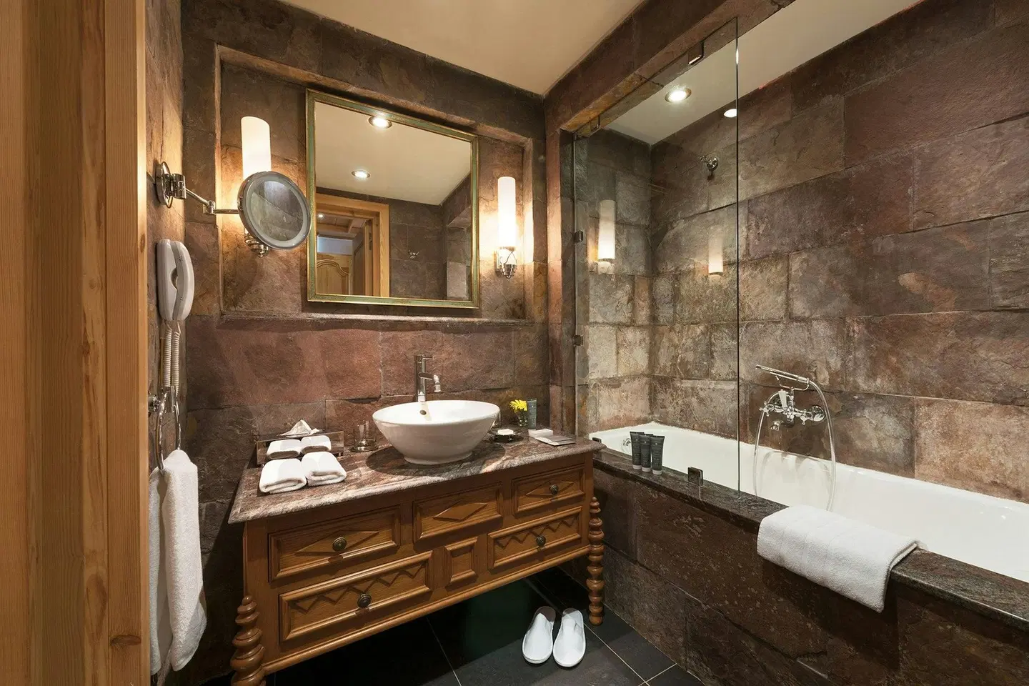 Michlifen Ifrane Suites & Spa Badezimmer