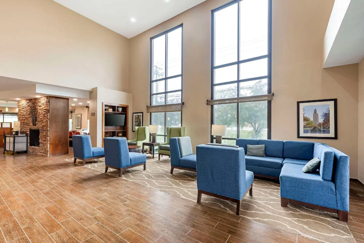 Comfort Suites East LOUNGE_LOBBY