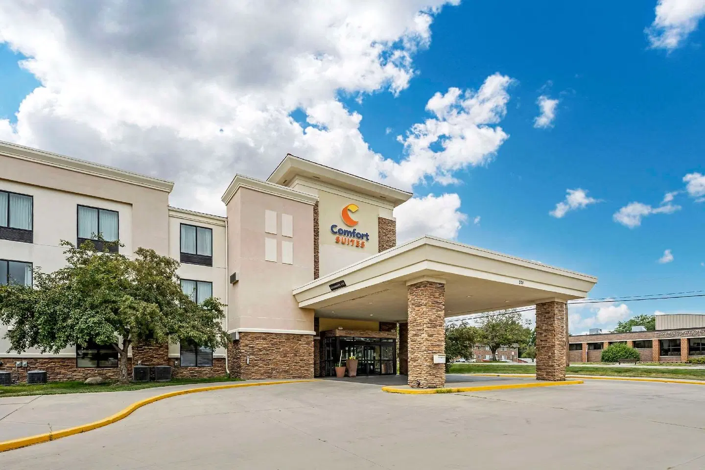 Comfort Suites East EXTERIOR