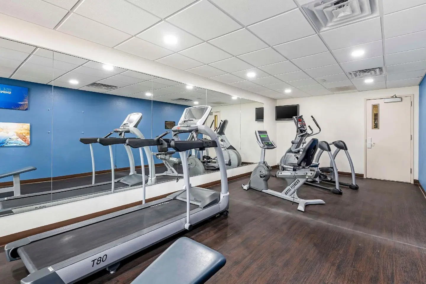 Comfort Suites East SPORTS_AND_LEISURE