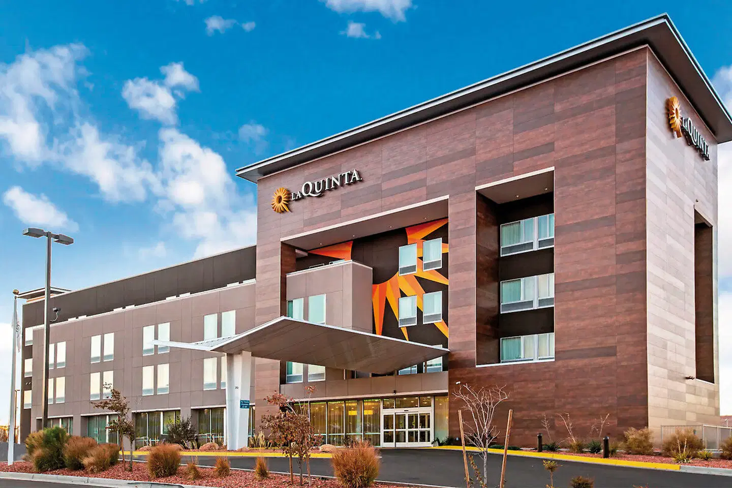 La Quinta Inn & Suites by Wyndham Page at Lake Powell EXTERIOR