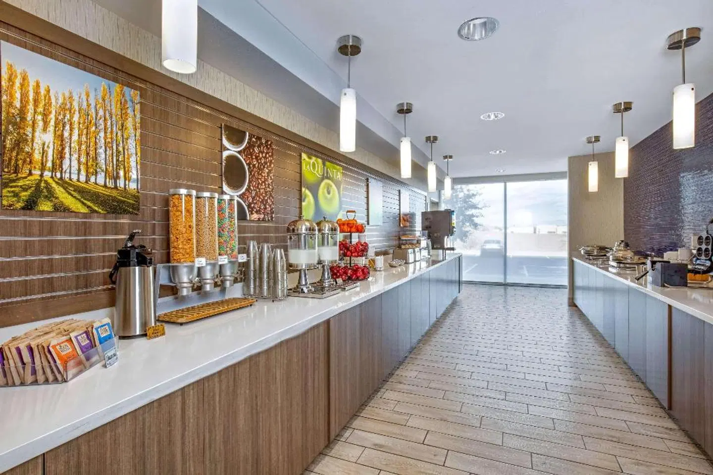 La Quinta Inn & Suites by Wyndham Kingman Bar