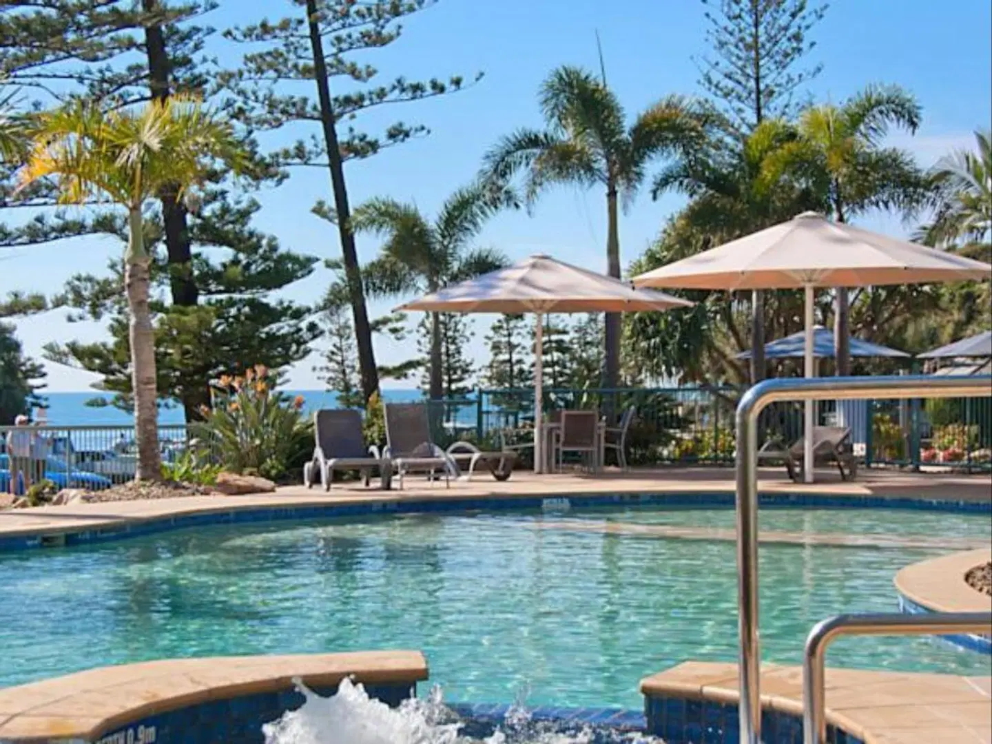 The Norfolks on Moffat Beach OUTDOOR_POOL