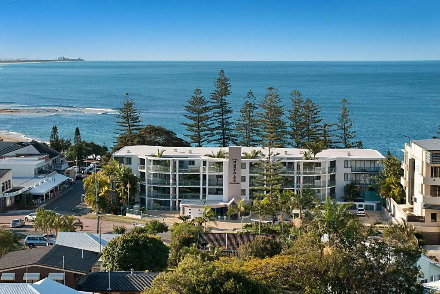 The Norfolks on Moffat Beach EXTERIOR
