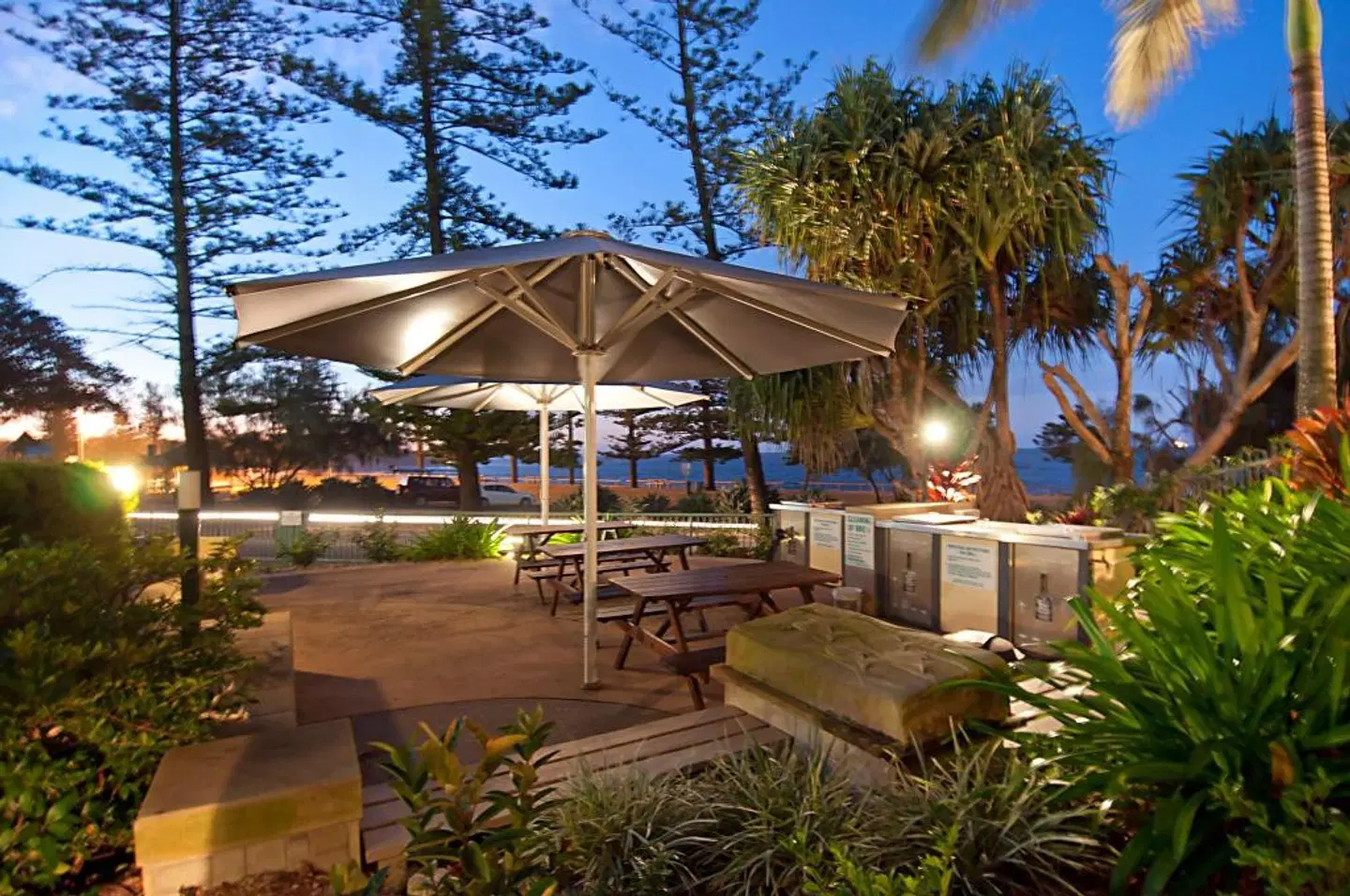 The Norfolks on Moffat Beach Terrasse