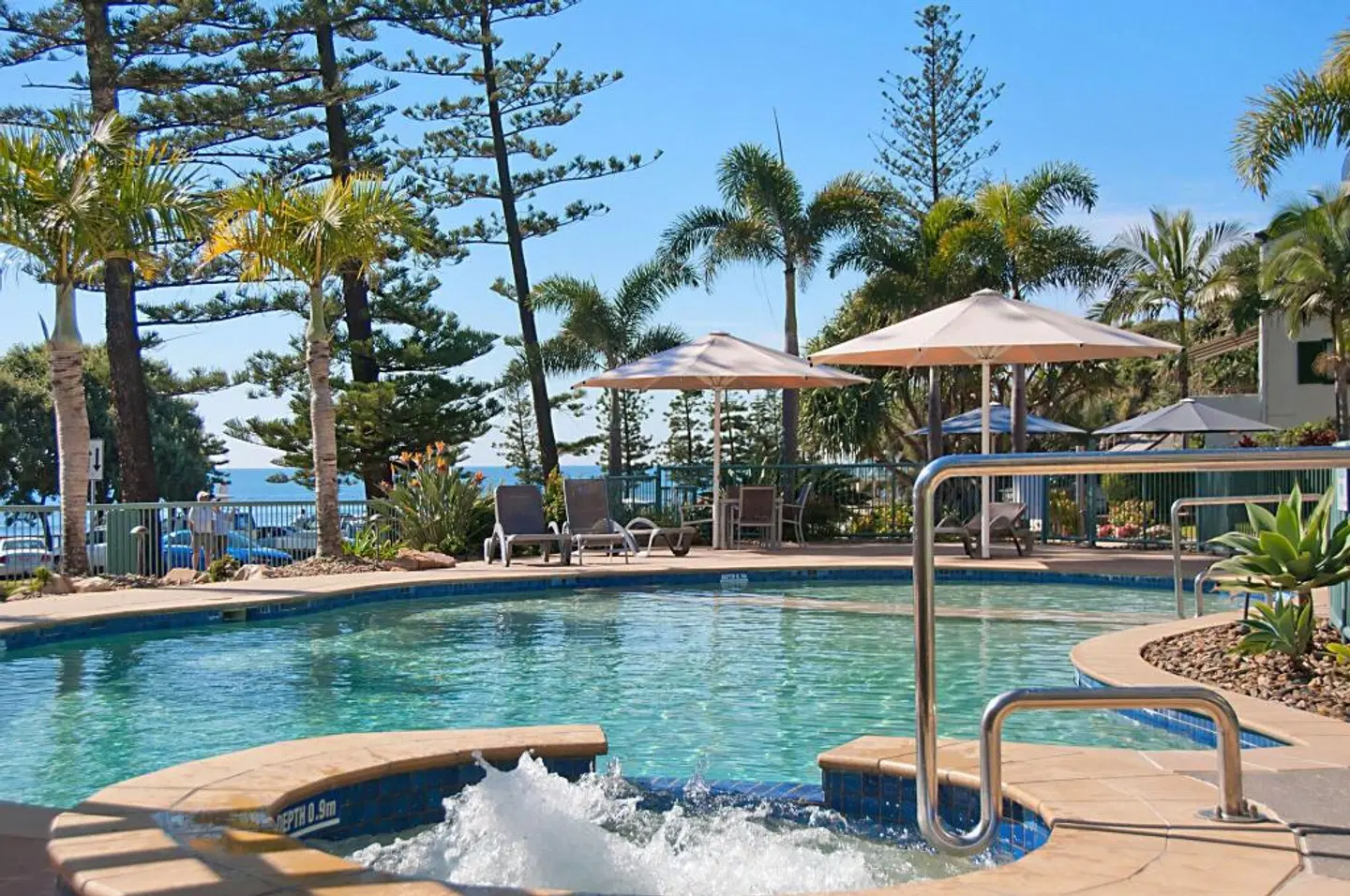 The Norfolks on Moffat Beach OUTDOOR_POOL